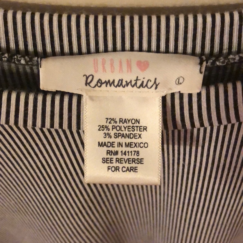Urban Romantics top - Picture 4 of 4